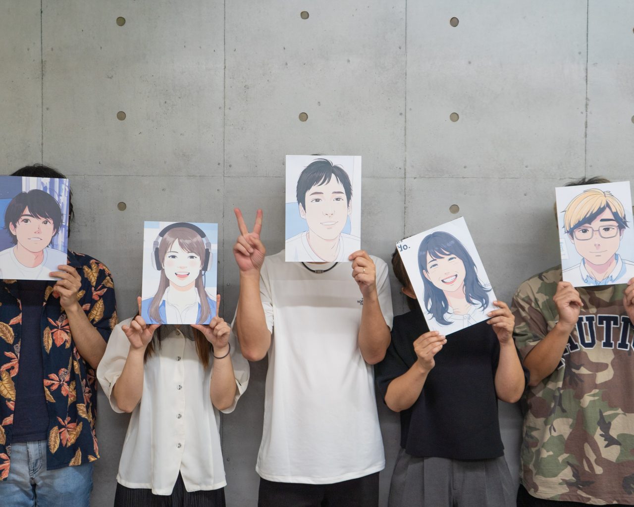 IT事業部_お面で並んでいる写真